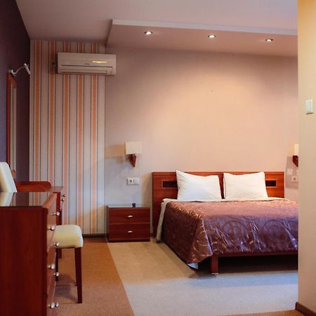 Euro Motel Lyuboml Екстериор снимка