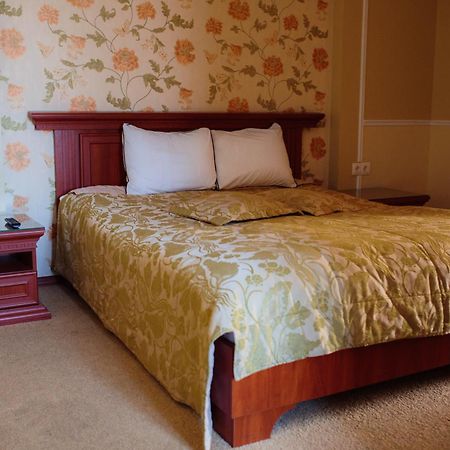 Euro Motel Lyuboml Екстериор снимка