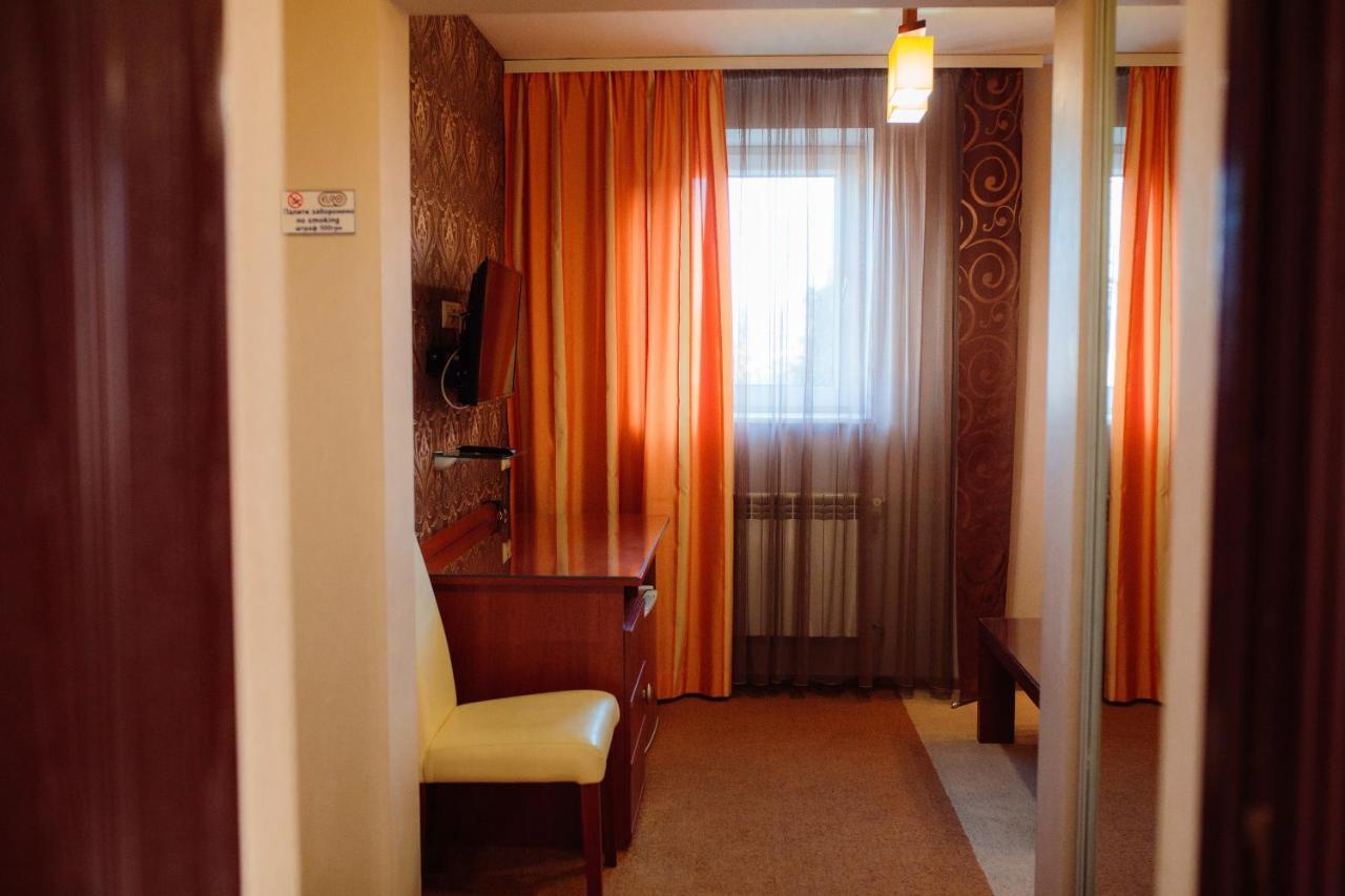 Euro Motel Lyuboml Екстериор снимка