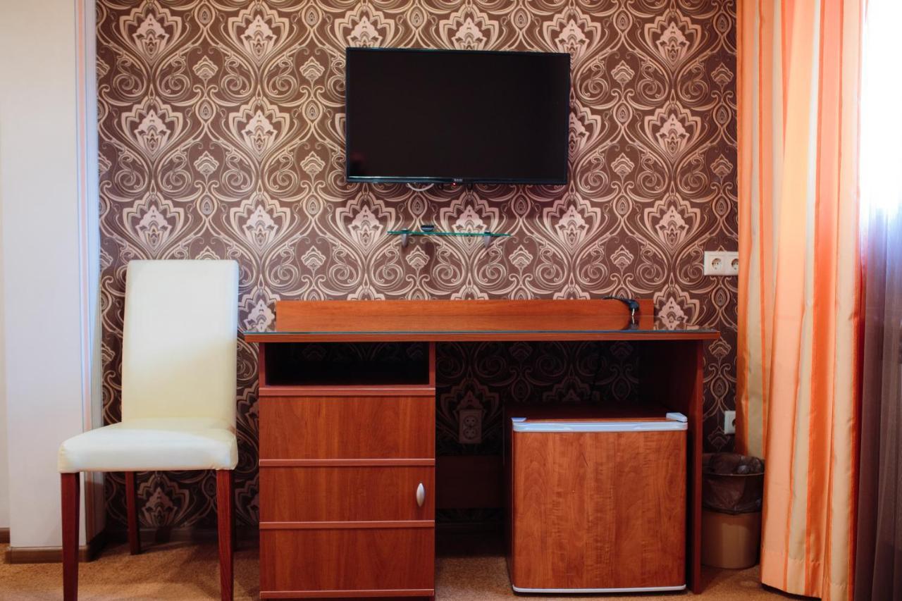 Euro Motel Lyuboml Екстериор снимка