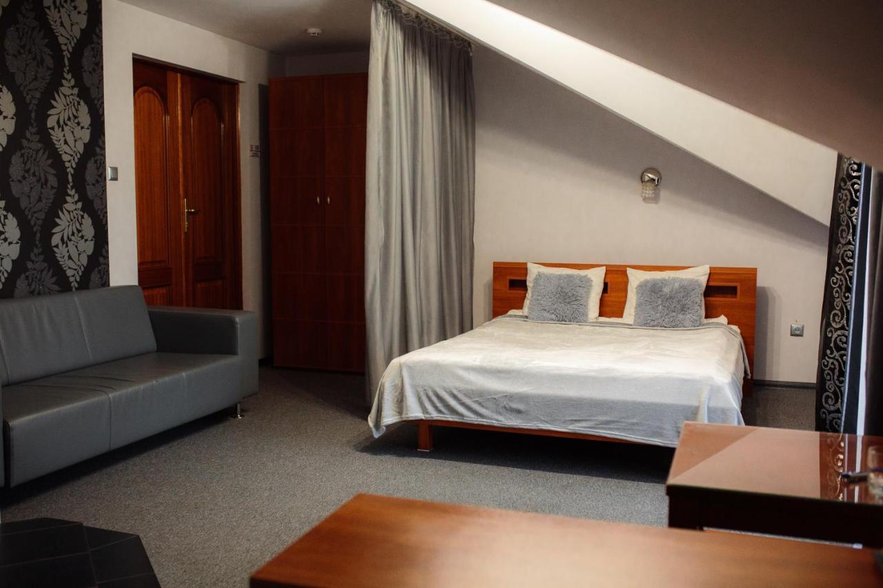 Euro Motel Lyuboml Екстериор снимка