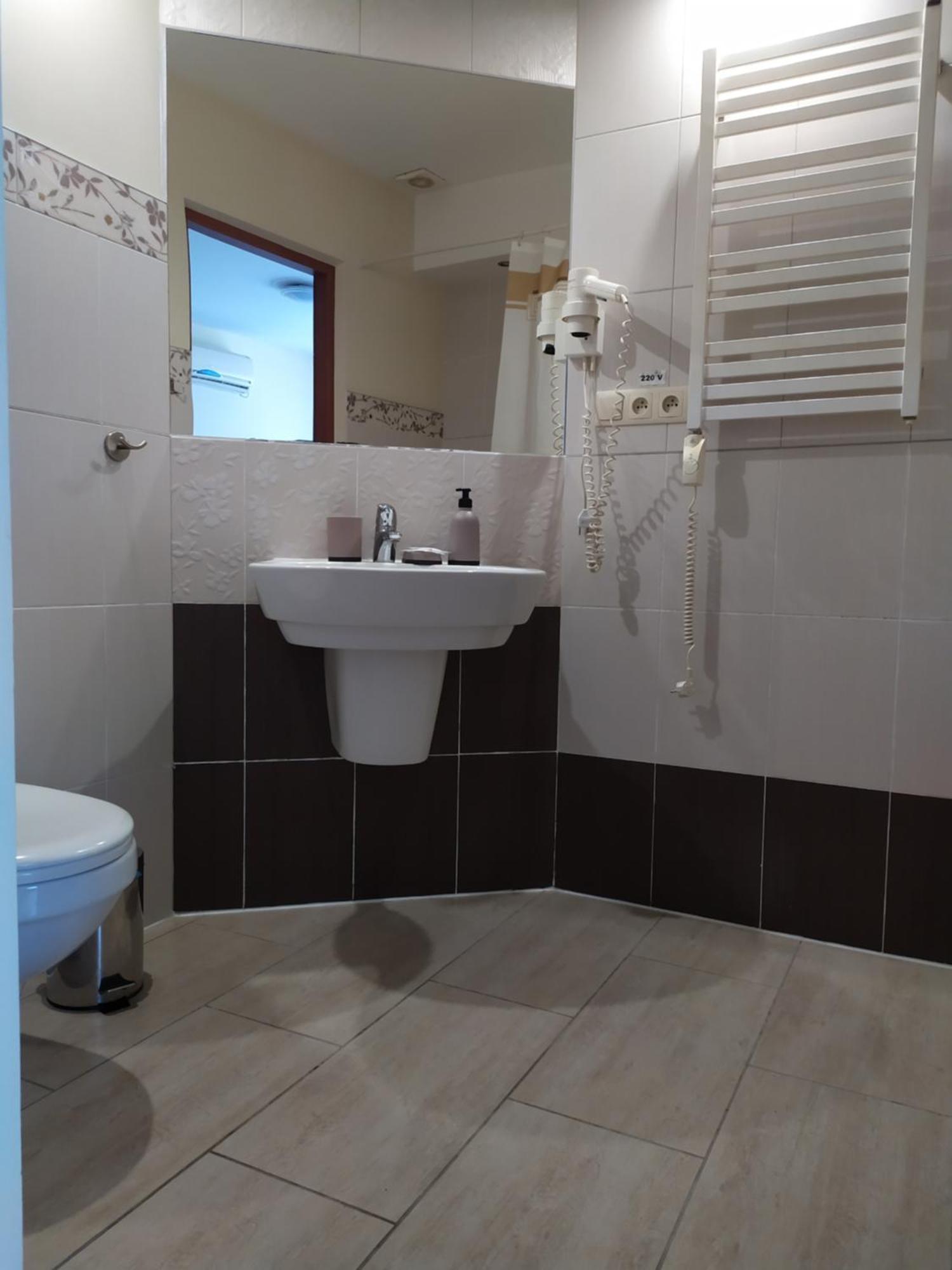 Euro Motel Lyuboml Екстериор снимка