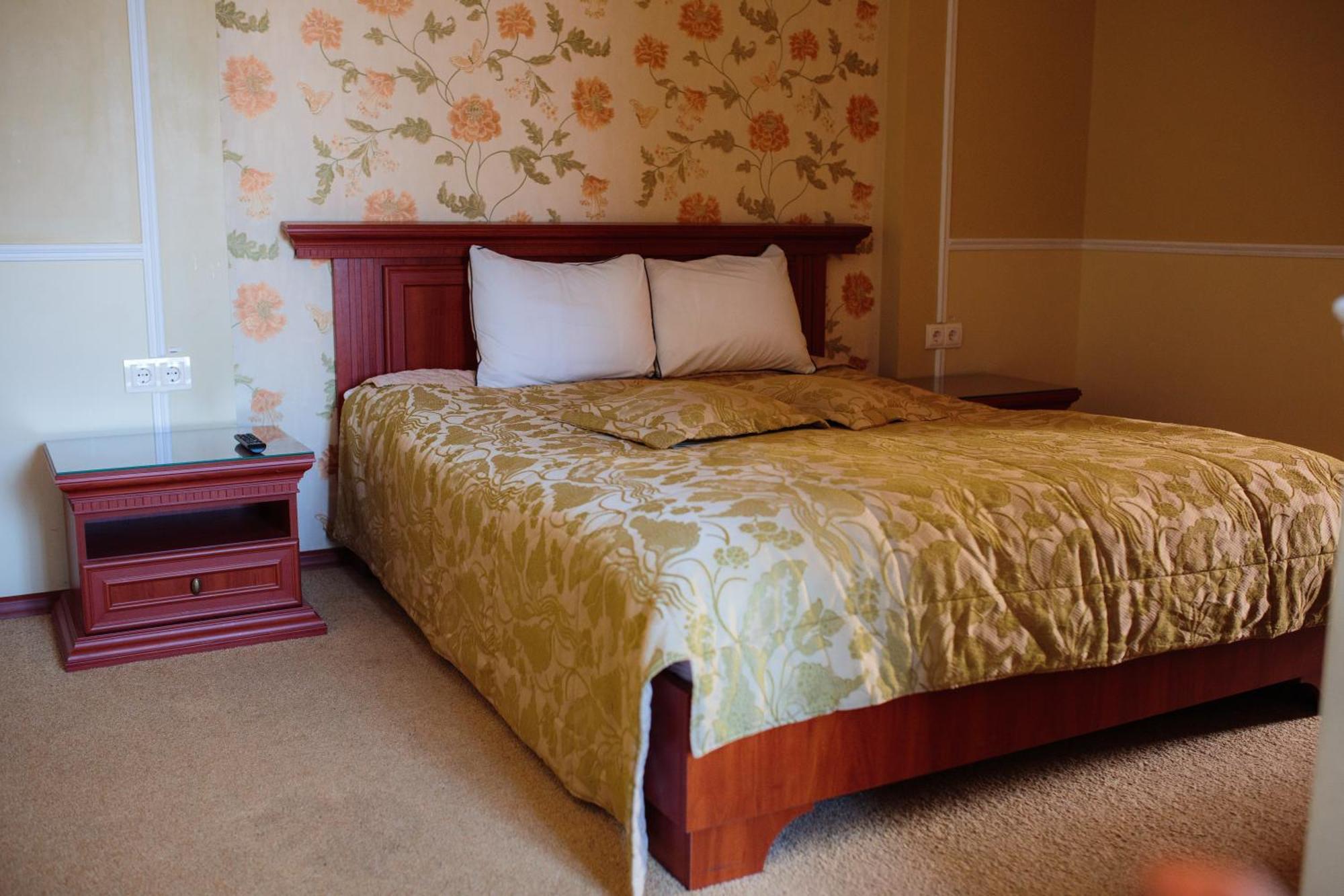 Euro Motel Lyuboml Екстериор снимка