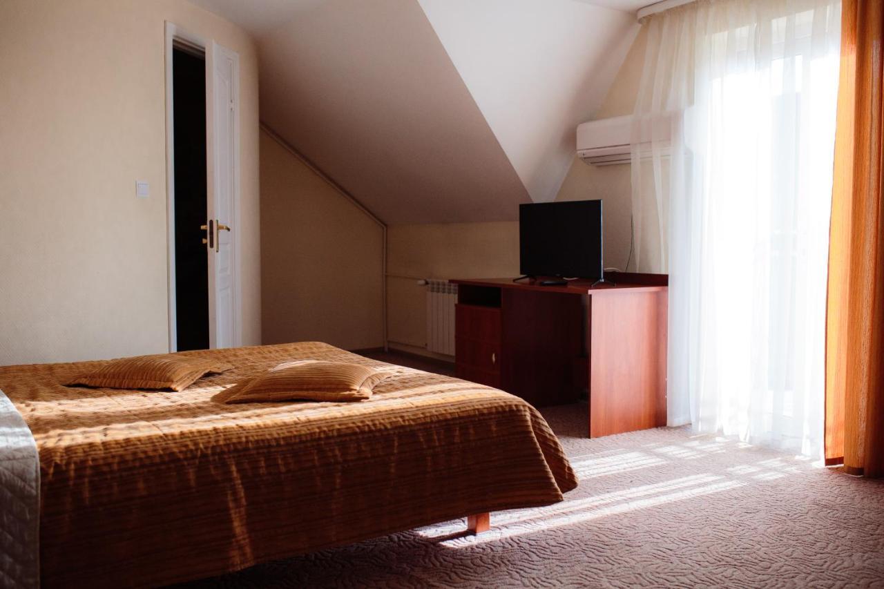 Euro Motel Lyuboml Екстериор снимка