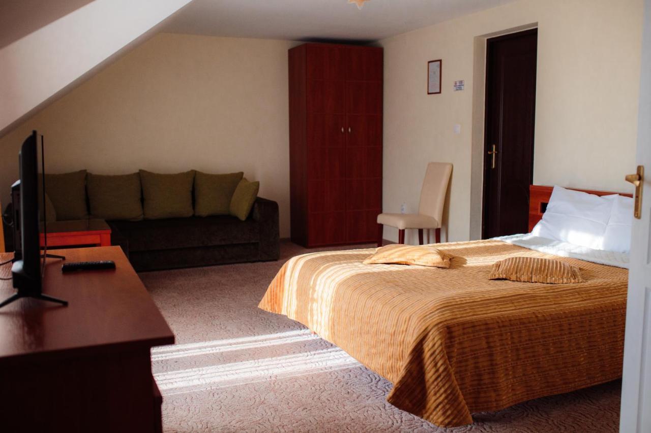 Euro Motel Lyuboml Екстериор снимка