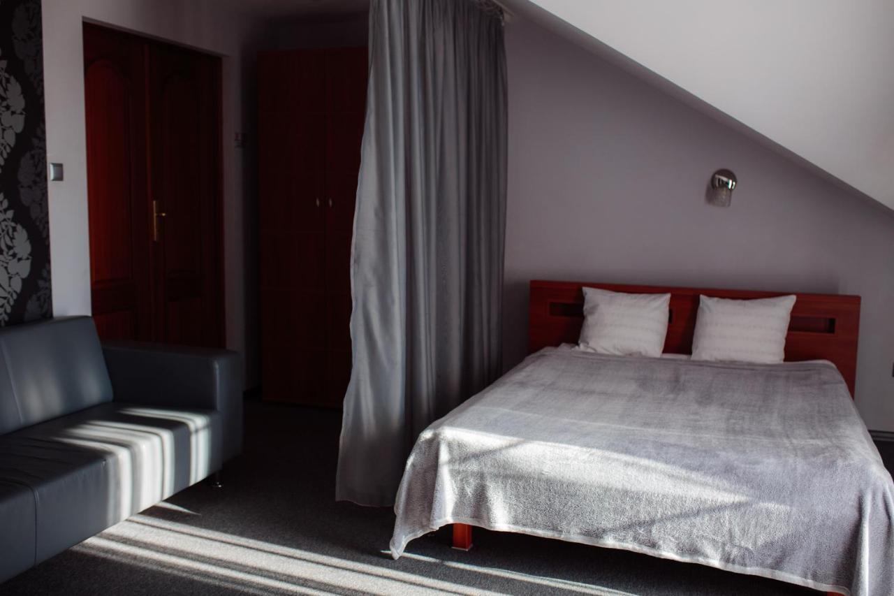 Euro Motel Lyuboml Екстериор снимка