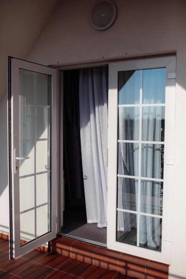Euro Motel Lyuboml Екстериор снимка